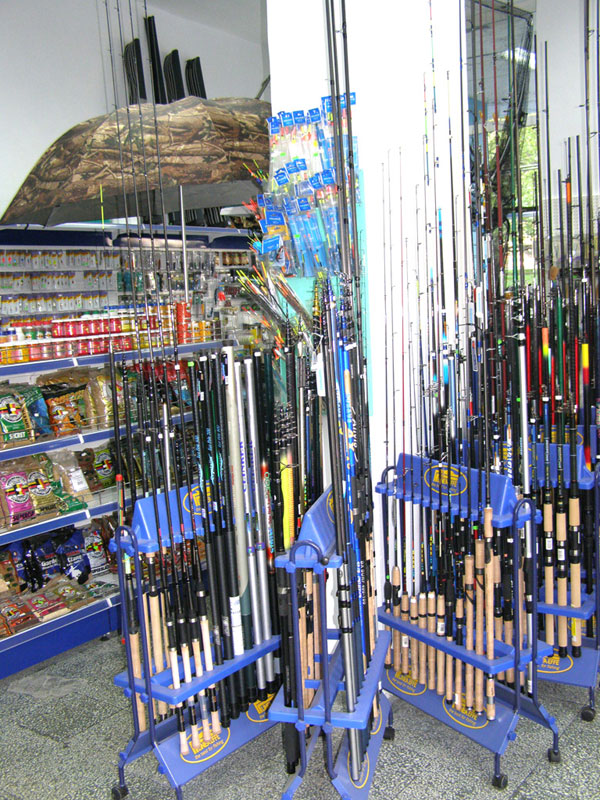 Риболовни въдици в магазин Аква Спорт Бургас
